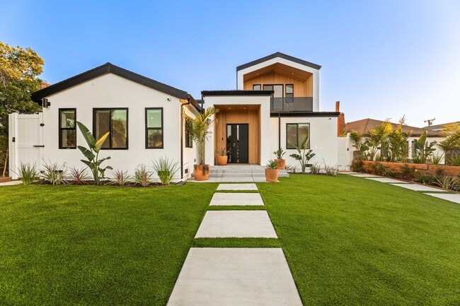 Building Photo - 212 W 64th St