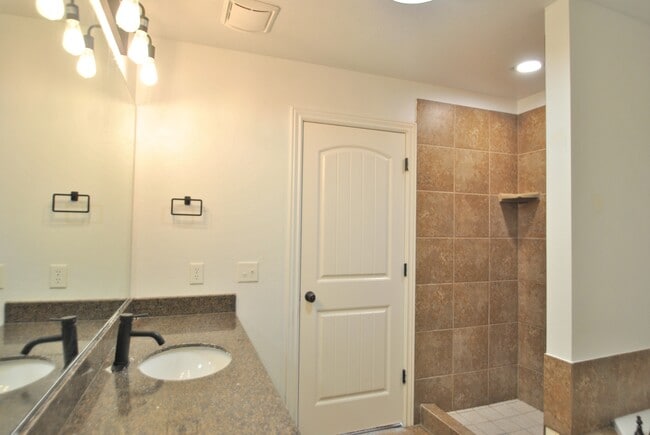 Building Photo - 696 N 240 E