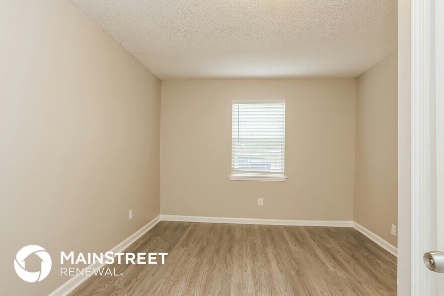 Building Photo - 2453 Crestdale Cir SE