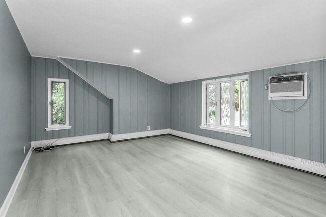Building Photo - 95 E Shore Dr