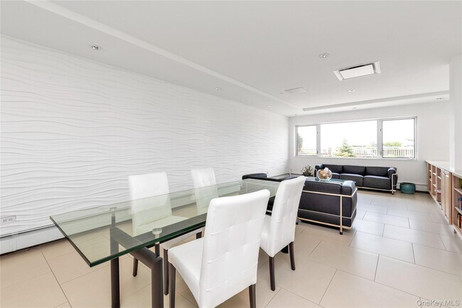 Building Photo - 830 Shore Rd