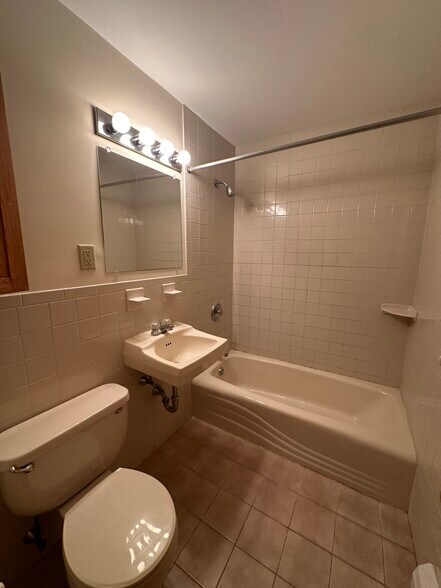 Building Photo - 282 Grove St