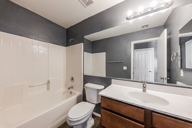 Building Photo - 5404 S 28th Ave