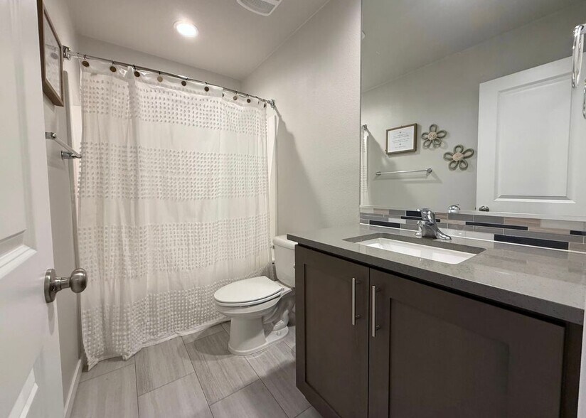 Building Photo - 8313 NE 134th Pl