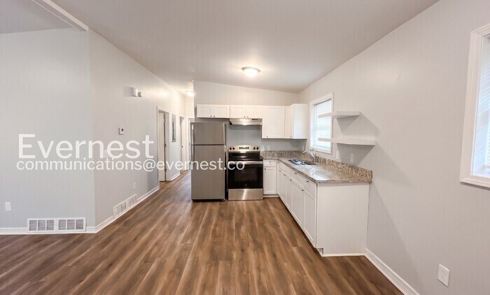 Building Photo - 3024 Pasadena Dr