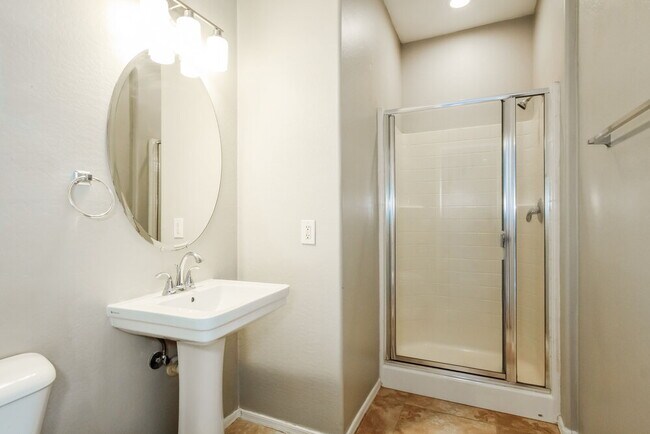 Building Photo - 11809 W Hopi St