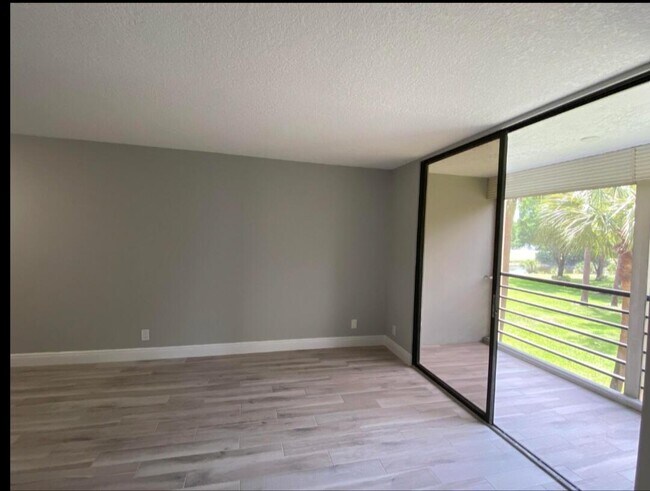 Building Photo - 4700 Lucerne Lakes Blvd W