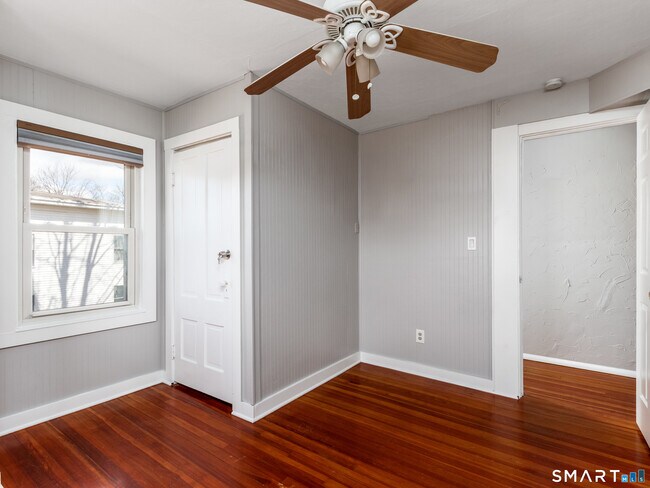 Building Photo - 969 S Main St