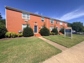 Building Photo - 1602 Magnolia St