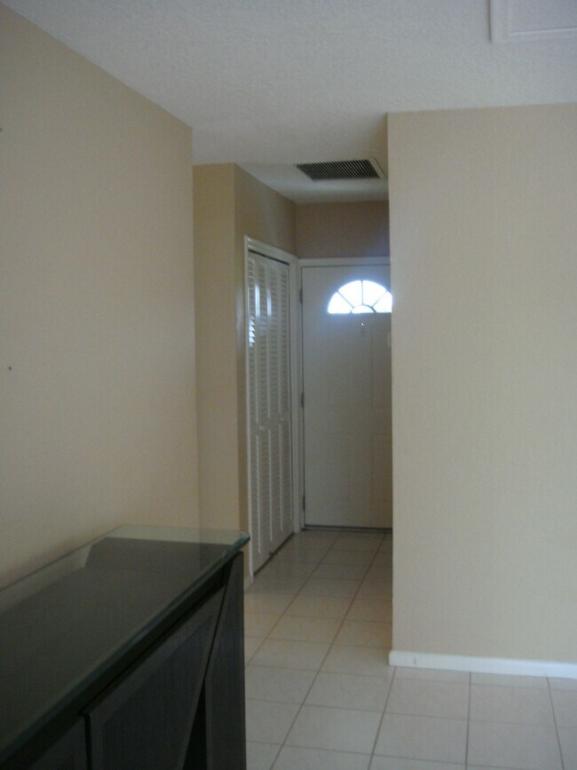 Building Photo - 491 W Camino Real