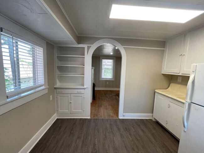 Building Photo - Simply the BEST! Adorable 1 Bedroom/1 Bath upstairs apartment home Located off Historic Camp Bowi...