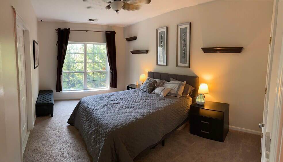 Main bedroom - 4550 Strutfield Ln