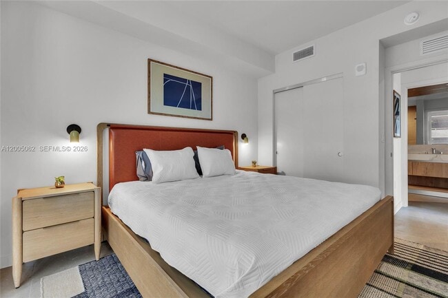 Building Photo - 11 NE 6th St