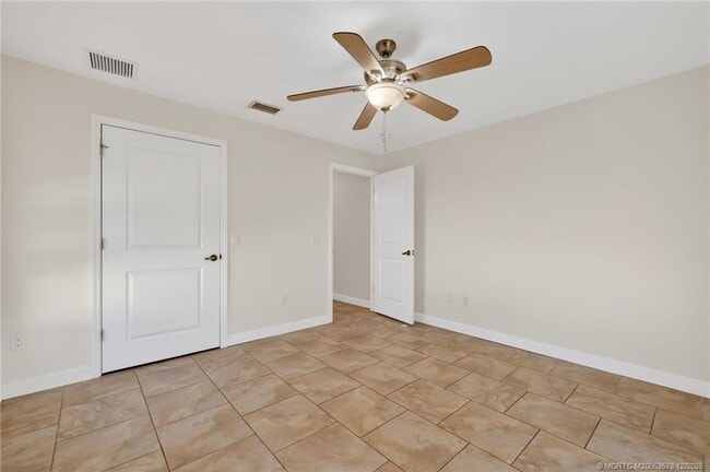 Building Photo - 1855 17th Ave SW