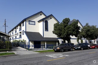 Building Photo - 1635 Locust Ave.