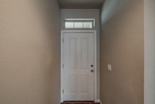 Building Photo - 4-Bedroom Home in NW Albany