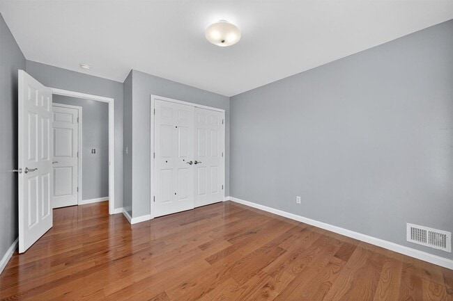 Building Photo - 5 Bridle Ct