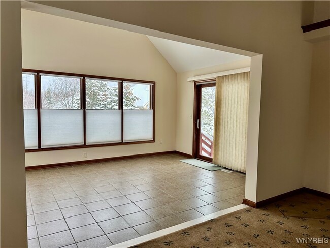 Building Photo - 8047 Laurel Park Ln