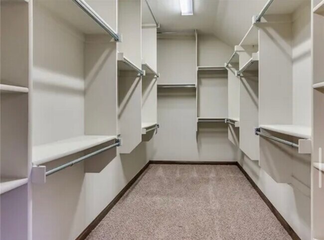 Master closet - 8713 Mercato St