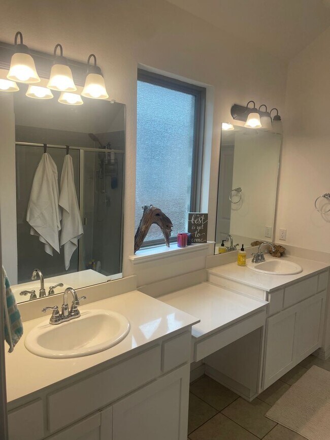 Building Photo - Gorgeous 3 Bed 2 Bath Home in La Cima with Fenced Yard!