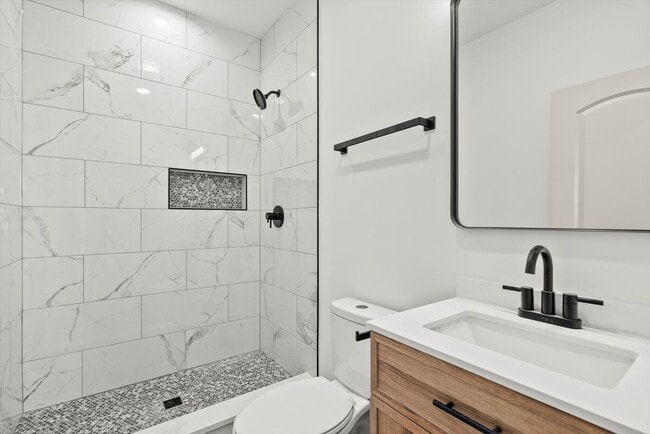 Building Photo - 6538 S Rhodes Ave