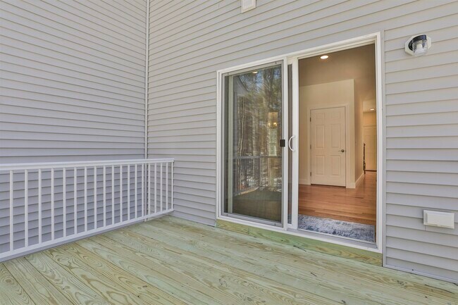 Building Photo - 22 Reeds Ferry Way