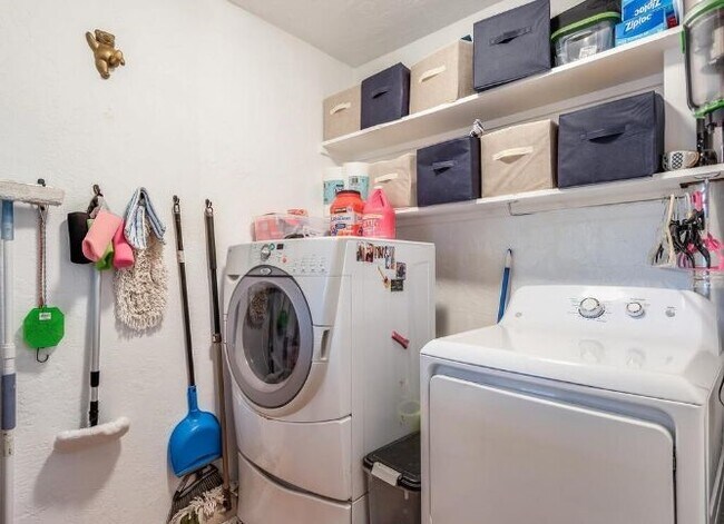 Building Photo - 9307 Santa Lucia Rd