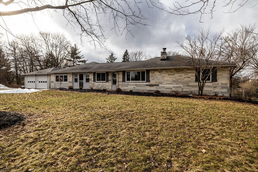Primary Photo - 4559 Makyes Rd