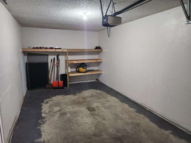 Building Photo - 926 Breezewood Cir