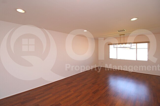 Building Photo - 1816 E Oxford Dr