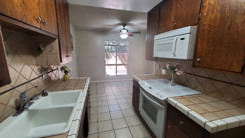 Building Photo - 2213 Voorhees Ave