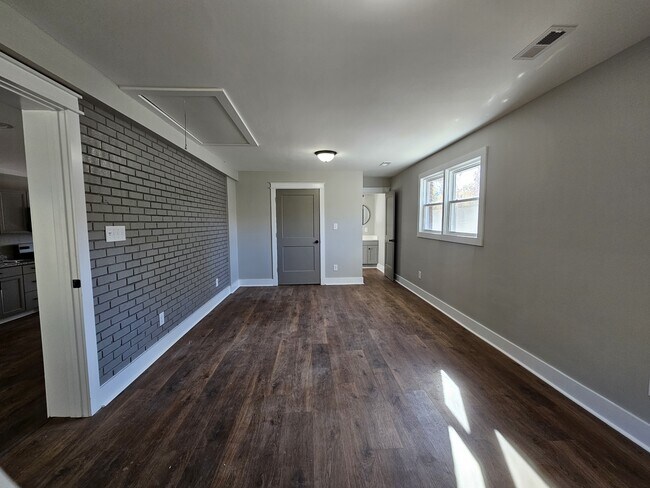 Building Photo - 2113 Delview Rd