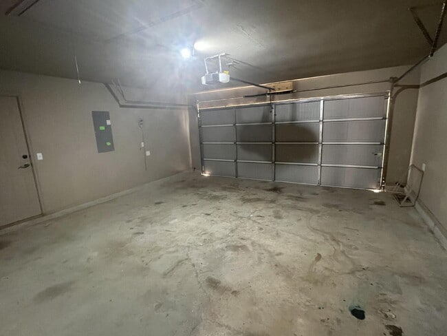 Building Photo - Charming 4-Bed, 2-Bath Home in Yukon - Gated Community in Mustang Public School District!