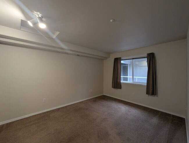 Building Photo - 2bd/2ba Edmonds Condo