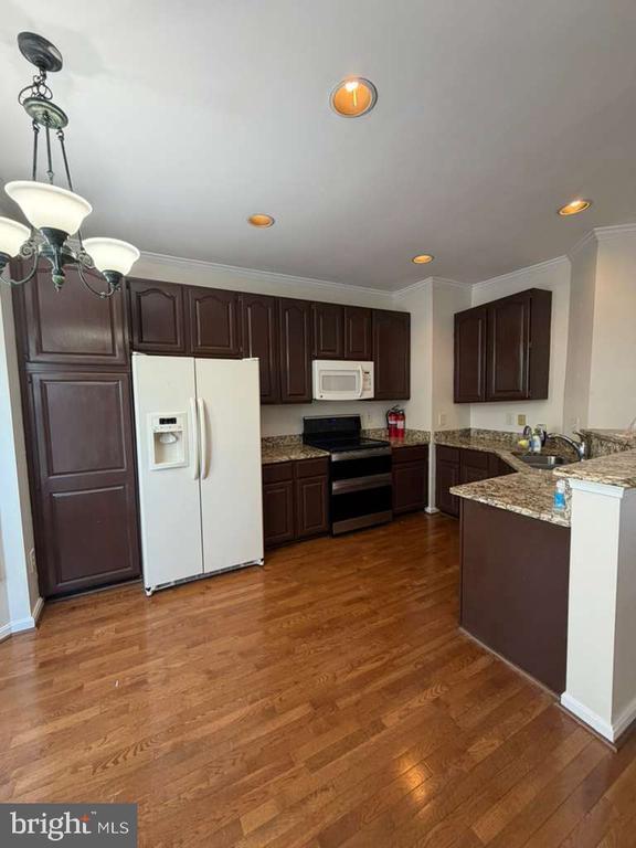 Building Photo - 6618 Thurlton Dr