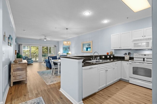 Building Photo - Spacious 3BR Condo in Gated Ocean Keyes