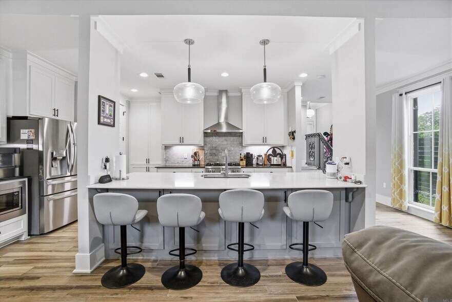 Building Photo - 421 St Thomas Ln