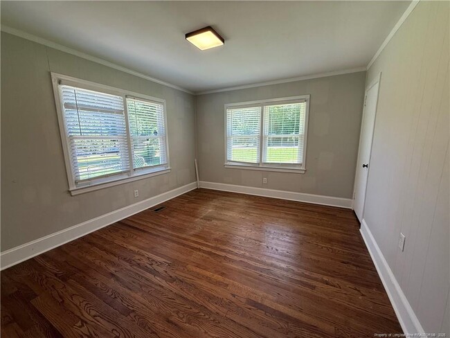 Building Photo - 907 Evans Dr