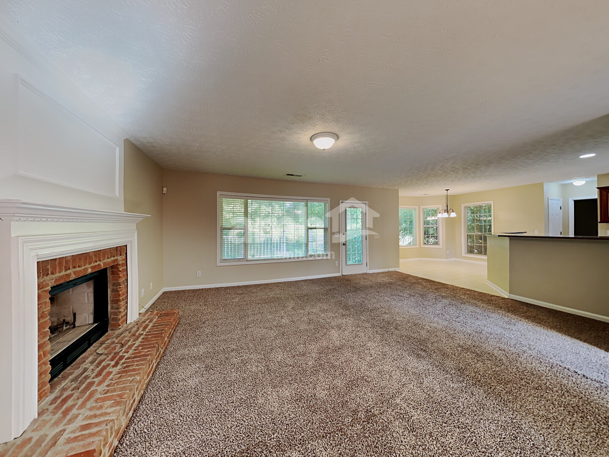 Building Photo - 1200 Evergreen Oak Way