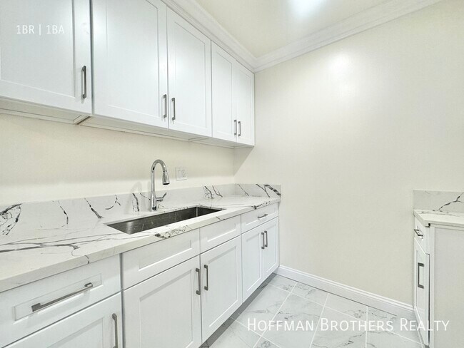 Building Photo - 20447 Saticoy St