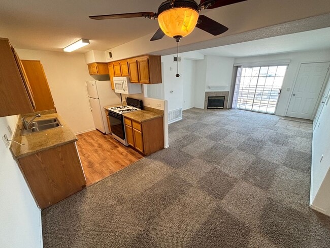 Building Photo - Beautiful 2Bed/2Bath home located in the C...