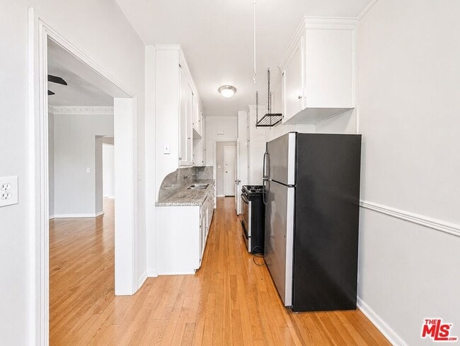 Building Photo - 1314 N HAYWORTH Ave