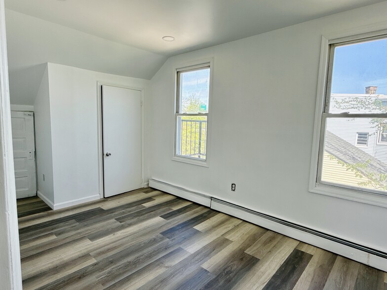 Building Photo - 227 Mill St