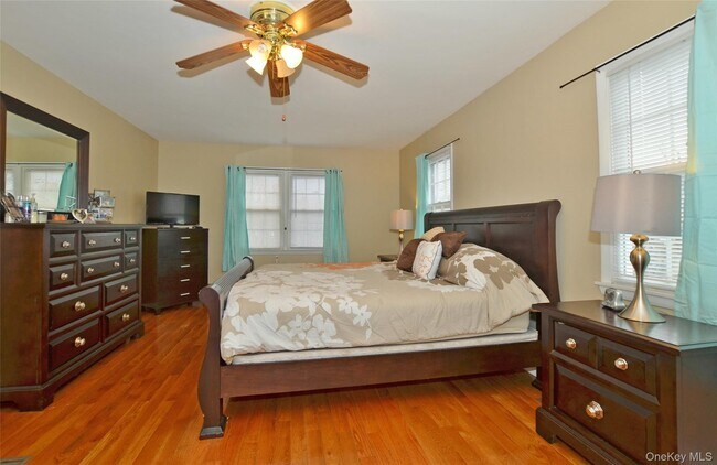 Building Photo - 327 Town Line Rd