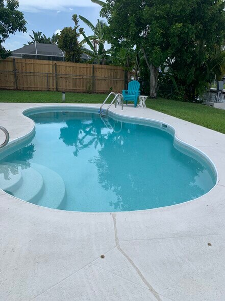 Building Photo - 5330 Bayshore Ave