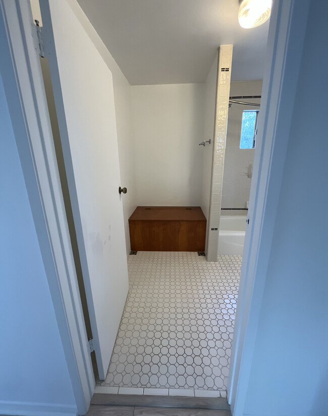 Storage bench in bathroom - 635 Palms Blvd