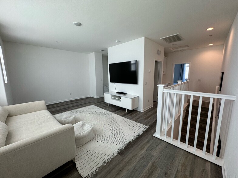 loft - 13031 Centre Dr