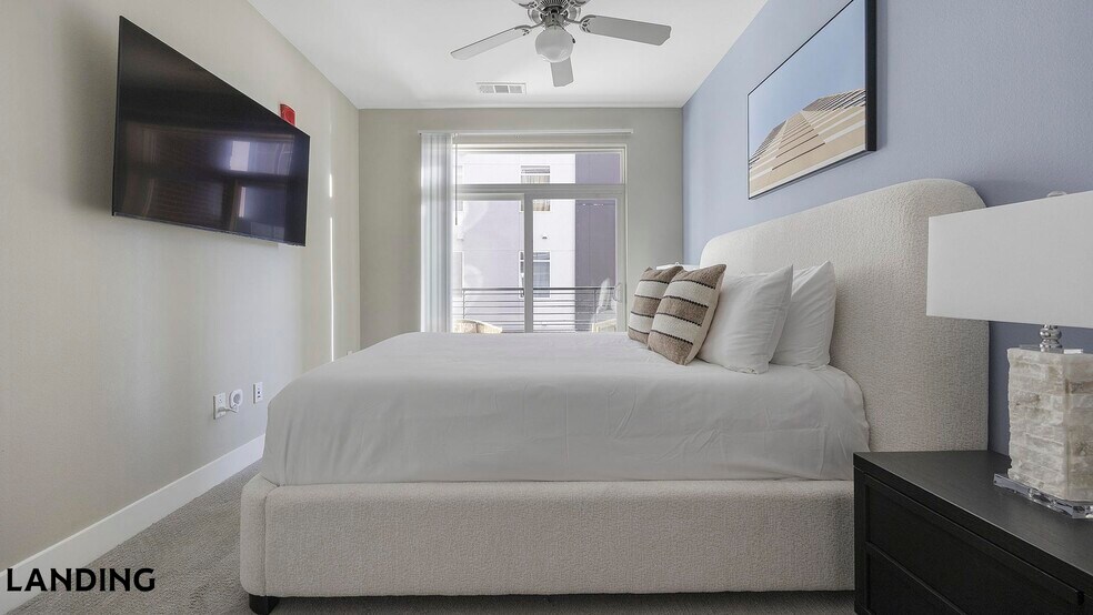 Building Photo - 1000 S Broadway