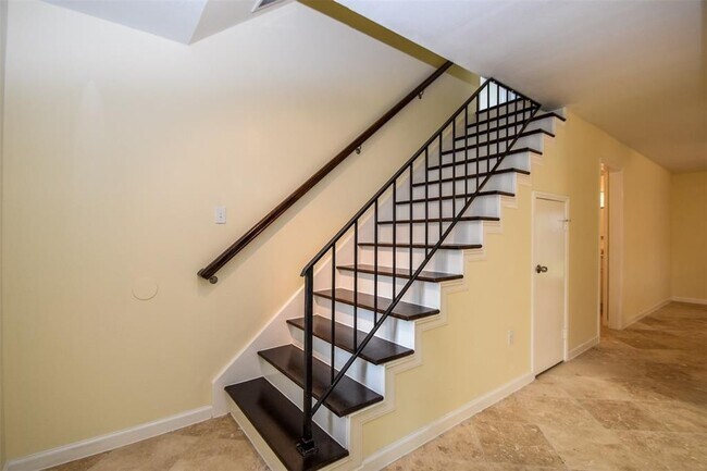 Building Photo - 2110 Whiteback Dr