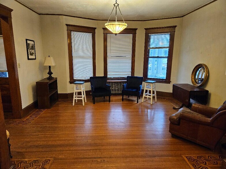 Building Photo - 733 Orange St